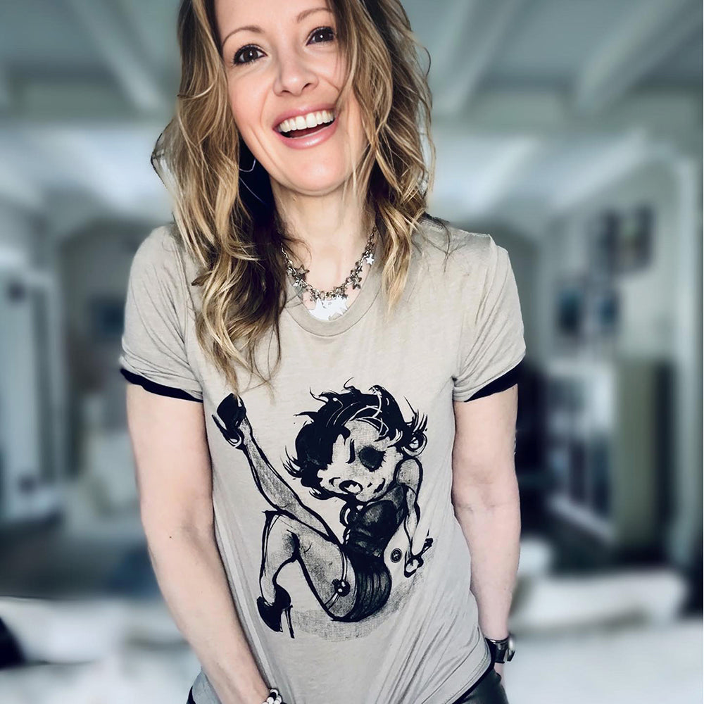 Betty Boop: Sassy Leg Raise T-Shirt