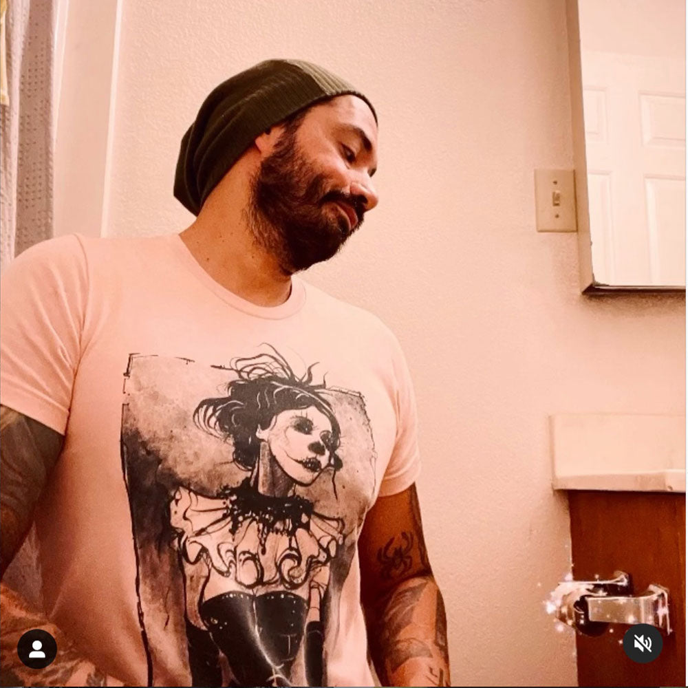Burlesque: Eerie Goth Beauty T-Shirt