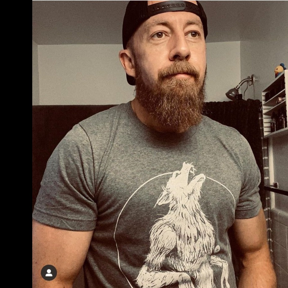 Howling Werewolf: Embrace the Night T-Shirt